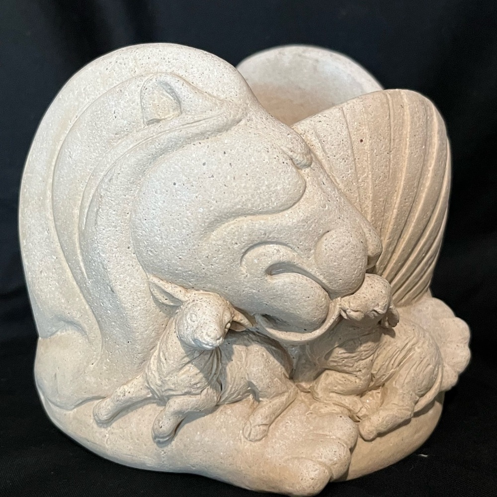 Elegant Cream Lion Sculpture Vase/ candle holder